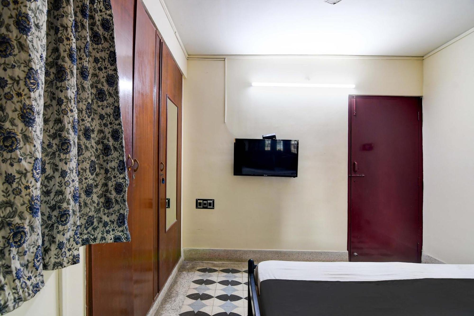 Oyo Simplex Guest House Behala コルカタ エクステリア 写真