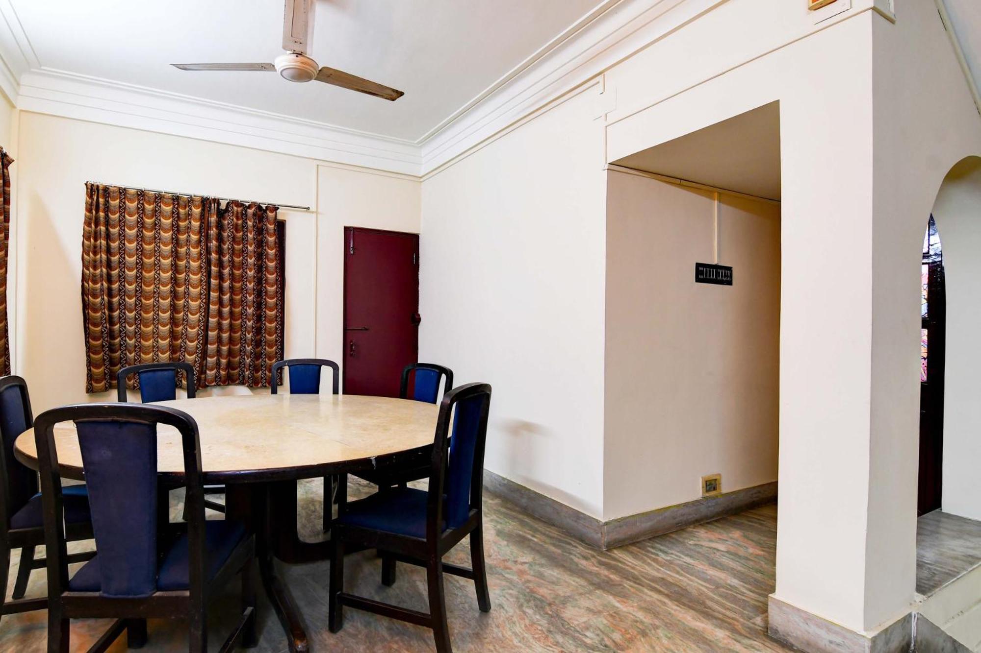 Oyo Simplex Guest House Behala コルカタ エクステリア 写真