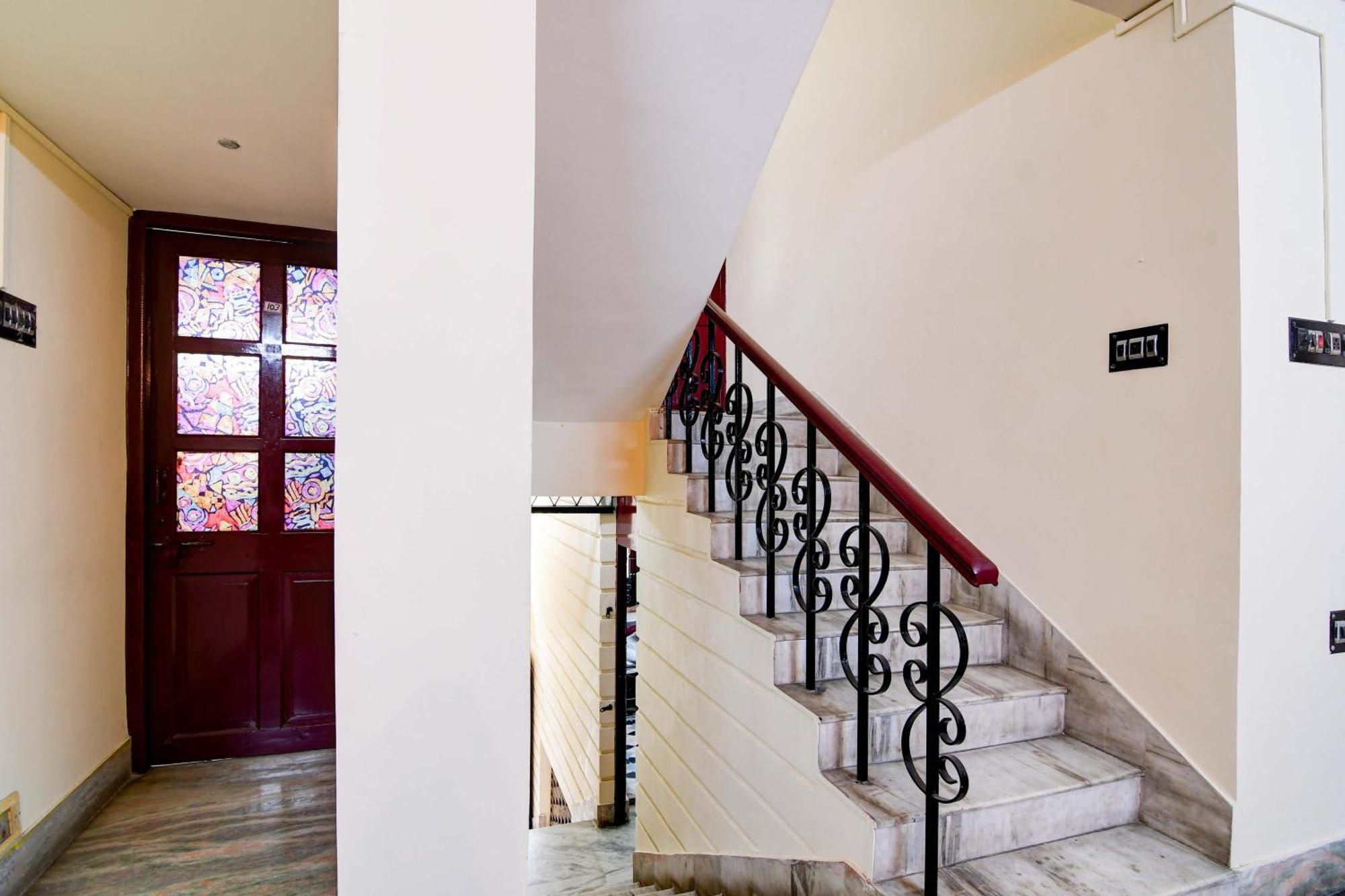 Oyo Simplex Guest House Behala コルカタ エクステリア 写真
