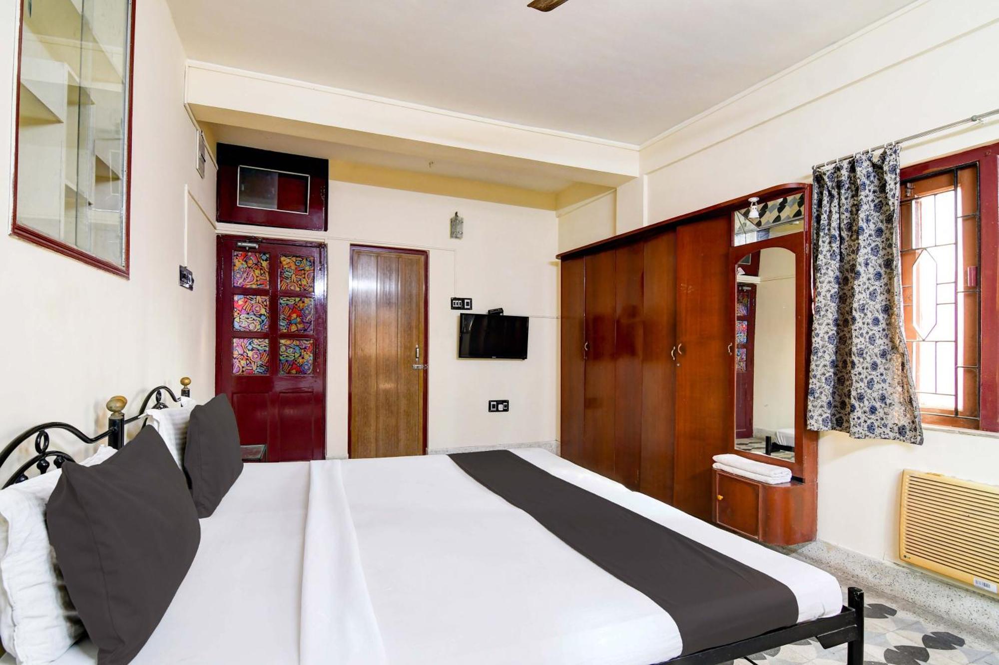 Oyo Simplex Guest House Behala コルカタ エクステリア 写真