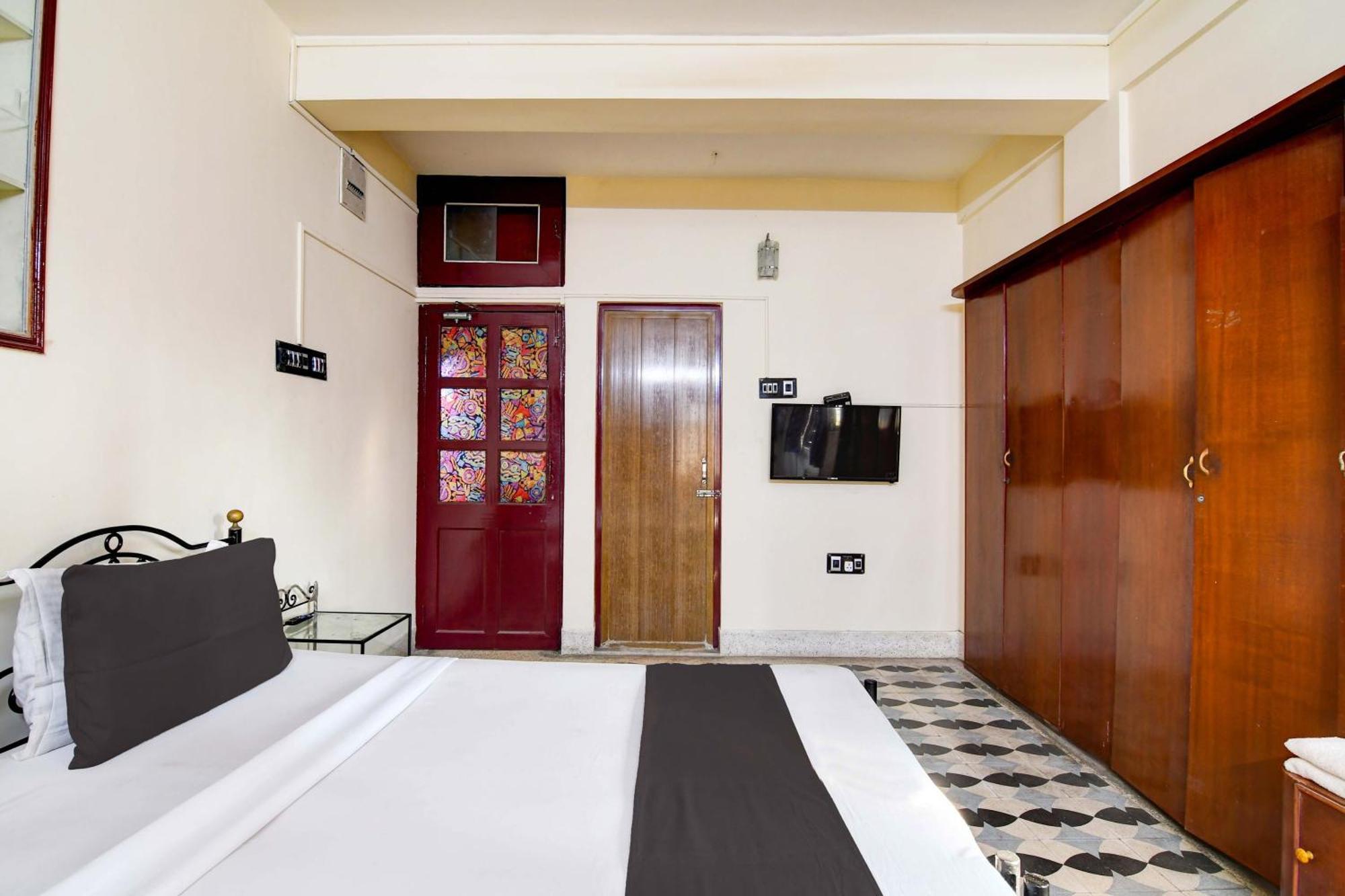 Oyo Simplex Guest House Behala コルカタ エクステリア 写真